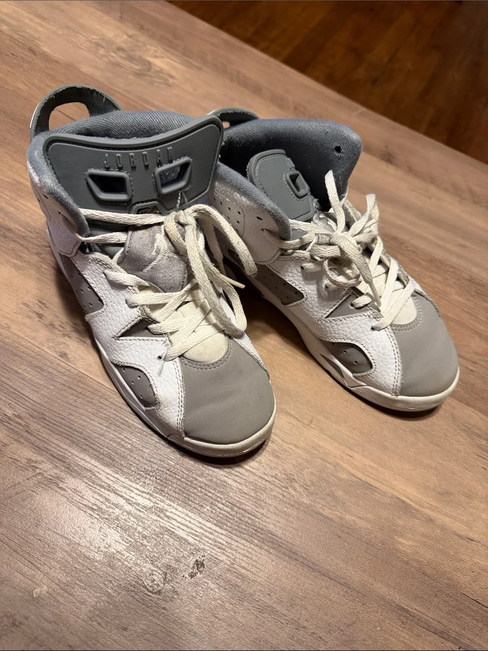 Jordan 6 Retro Youth White / Gray Basketball Sneakers